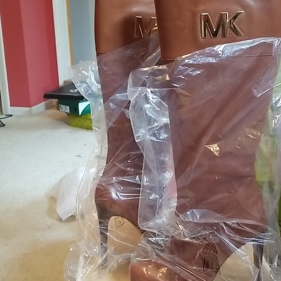 Boots - Picture 4 of 4